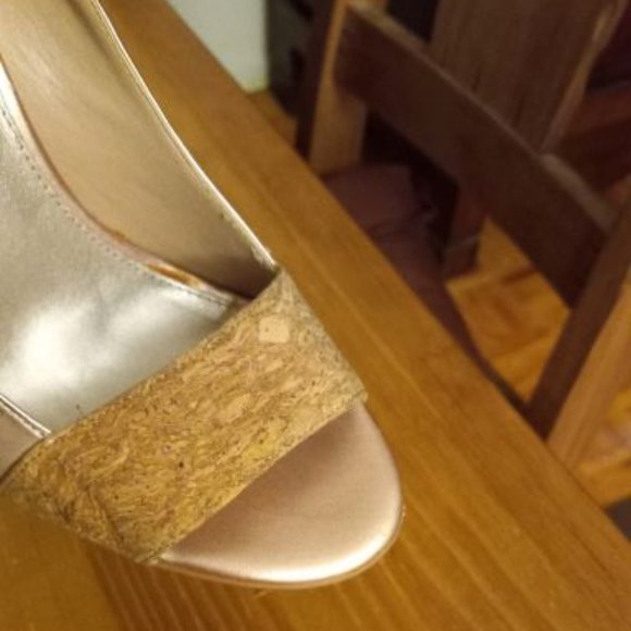 HEELS - Picture 3 of 7